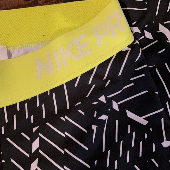 Nike Pro Geometric Leggings With Neon Logo Band - Picture 2 of 3
